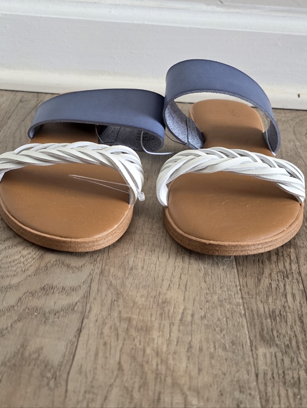 Universal Thread Women's Braided White Toe & Blue Slide Sandals - Picture 2 of 6